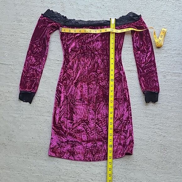 Kimchi Blue Red Ruched Off-Shoulder Bodycon Mini Dress - Picture 4 of 4